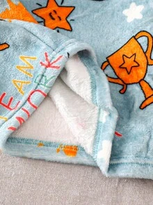 SHEIN Playful Pals 2 件套幼儿男童世界杯足球图案休闲毛绒长袖上衣和裤子家居服套装，冬季 - 藍色 - 查看 3