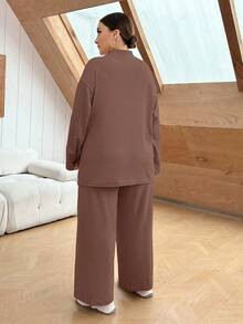 SHEIN Essnce Bộ 2 món áo thun tay dài cổ đứng màu trơn xẻ tà bên hông cỡ lớn kèm quần ống rộng thường ngày cho nữ - Màu nâu  Mocha - Xem 2