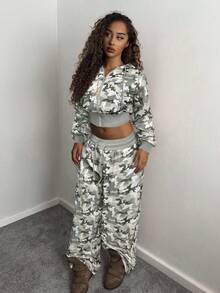 StreetHx 美式街头迷彩长袖连帽开衫+性感少女印花紧身裤两件套 - 綠色 - 查看 4