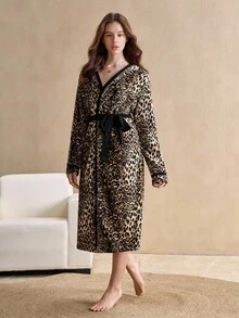 EverLounge 豹纹裹身长袖性感时尚女式睡袍，蓬松柔软 - 彩色 - 查看 3