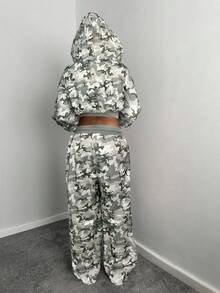 StreetHx 美式街头迷彩长袖连帽开衫+性感少女印花紧身裤两件套 - 綠色 - 查看 2