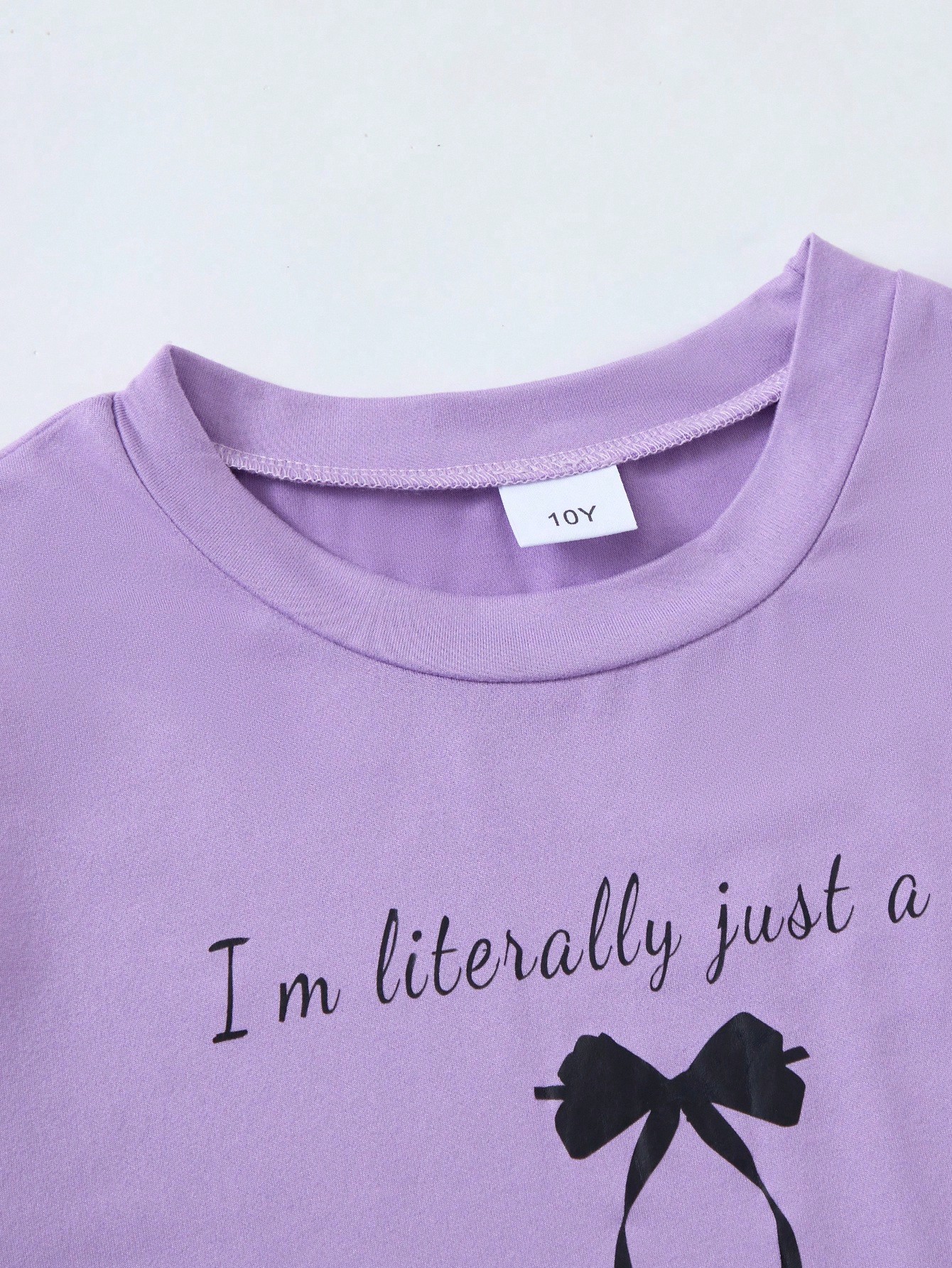 SHEIN ChillGRL طقم تي شيرت مطبوع بالفيونكة وبنطلون...