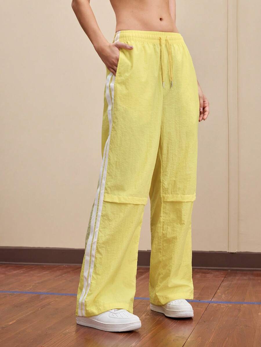 Menodora SHEIN Sport 女式撞色条纹抽绳腰运动裤 - 金色 - 查看 1