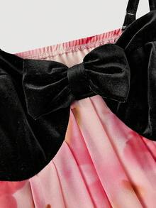 SHEIN MOD Elegancka sukienka damska z kwiatowym nadrukiem i ozdobnym kokardką z aksamitu, średniej długości, z ozdobnym brzegiem, w modnym stylu kurortowym na lato - Wielokolorowe - Zobacz 4