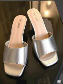 Sandalia de tacón ancho para mujer con diseño minimalista y elegante - Plateado - Ver 1