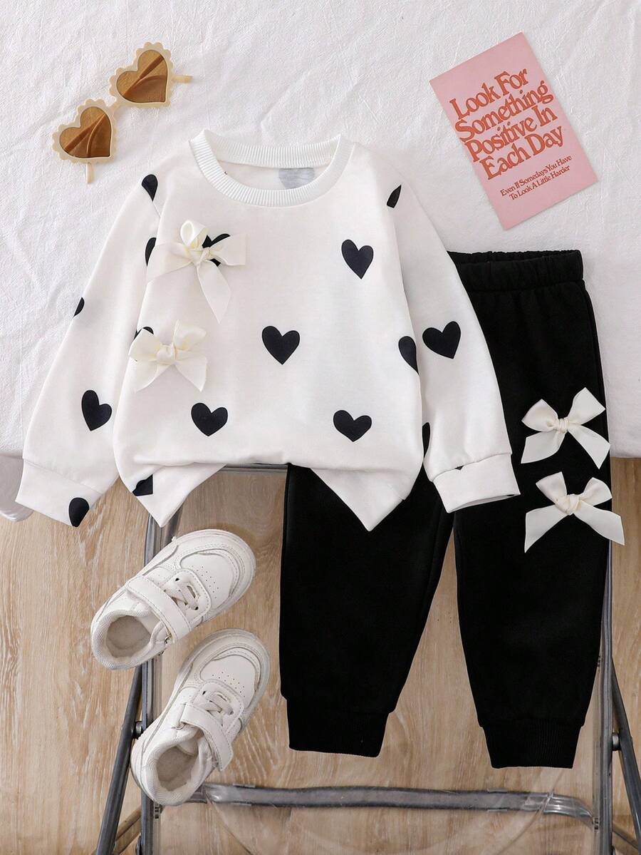 SHEIN 心形印花女婴运动衫套装，带蝴蝶结装饰和紧身裤，时尚休闲装，适合居家和户外穿着