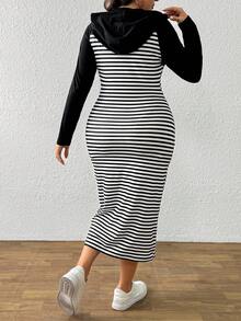 SHEIN Váy kẻ sọc chắp vá màu trơn cỡ lớn cho nữ tay áo raglan có dây rút thường ngày có mũ trùm đầu - màu đen - Xem 2