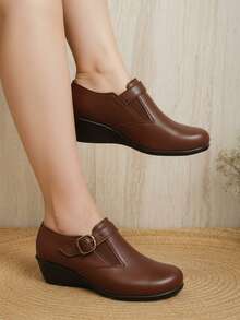 Zapato para mujer con suela suave, punta redonda, cierre de , tacón tipo cuña, estilo cómodo para trabajo y diario - Marrón - Ver 3