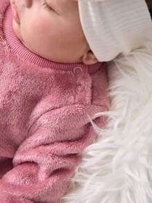 SHEIN Neugeborenen-Set, 2 Stücke (Langarmshirt und Hose, Plüsch-Outfit) Gemütliches Pixies-Baby-Mädchen-Set, Baby-Mädchen-Schlafanzug, Baby-Mädchen-Sweatshirt-Set, Neugeborenen-Baby-Mädchen-Pyjama, Heimkehr-Baby-Outfit, Mädchen-Weihnachts-Set