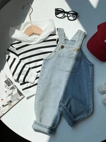 SHEIN Bộ 2 áo hoodie kẻ sọc đen trắng thường ngày cho bé trai và quần yếm denim xanh, thích hợp mặc trong nhà, ngoài trời, mặc hàng ngày, thể thao, vui chơi, tiệc tùng, chụp ảnh, ngày lễ, lễ hội, tiệc tùng, quần áo trẻ em unisex, quần áo mùa đông cho bé - Nhiều màu - Xem 7
