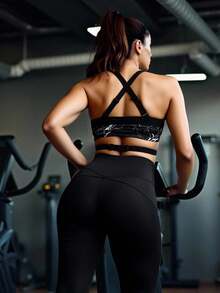 Innovista Ensemble de sport réfléchissant pour femme la nuit. Imprimé animal classique, imprimé marbre qui brille dans le noir. Tenues de sport légères et respirantes, crop top brassière, leggings avec poche pour téléphone et carte. Deux pièces pour un look athleisure quotidien, cyclisme, style utilitaire chic, élégant noir, style de Noël, vêtements de sport automne/hiver, avec panneau en maille - Noir - Voir 10