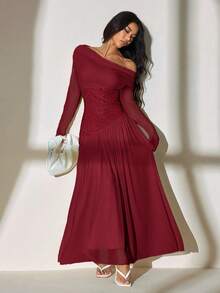 SHEIN PETITE فستان أنيق وأنيق بأكمام طويلة أحادية الكتف، مع تطريز شبكي متباين، وذيل غير متماثل، وقصة طويلة جدًا مرنة للغاية وضيقة - عنابي اللون - مشاهدة 8