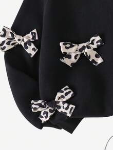 SHEIN ChillGRL 2 件女童纯色蝴蝶结运动衫和喇叭裤套装，可爱甜美的秋季户外、休闲、度假装 - 黑色 - 查看 3