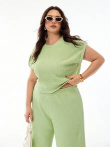 SHEIN EZwear 2pcs Plus Size Set: Loose Batwing Sleeve Textured Print T-Shirt + Pants, Casual Spring & Summer - Green - View 2
