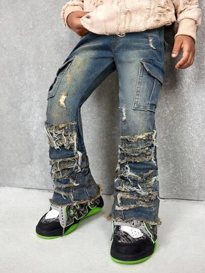 SHEIN 年轻男孩时尚复古设计做旧复古水洗撕破毛边拼接高弹力修身蓝色牛仔裤，带工装口袋，休闲百搭，适合儿童秋冬户外服装