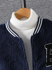 1 件男童休闲学院风字母条纹丝带拼布羊毛连帽夹克，适合秋冬休闲、上学和通勤穿着