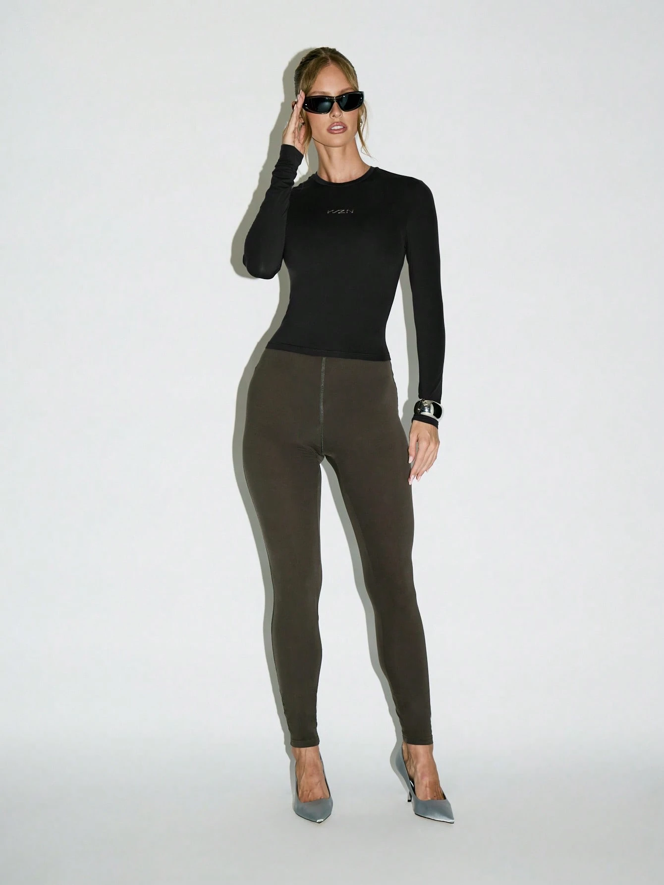 KIZN Seamless Crew Neck Long Sleeve Form Fitting Top