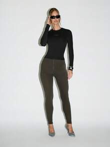 KIZN Seamless Long Sleeve Crew Neck Fitted Top Form Hugging Essential Basic Fall Winter Layering Silhouette Minimalist Everyday Staple Wardrobe - Black - View 3