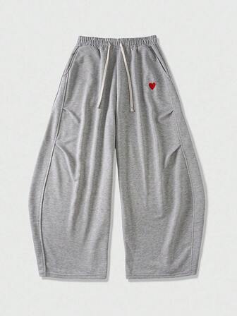 Street Life Pantalones de chándal casuales de pierna ancha con cordón en la cintura y bolsillos con bordado de corazón para hombre