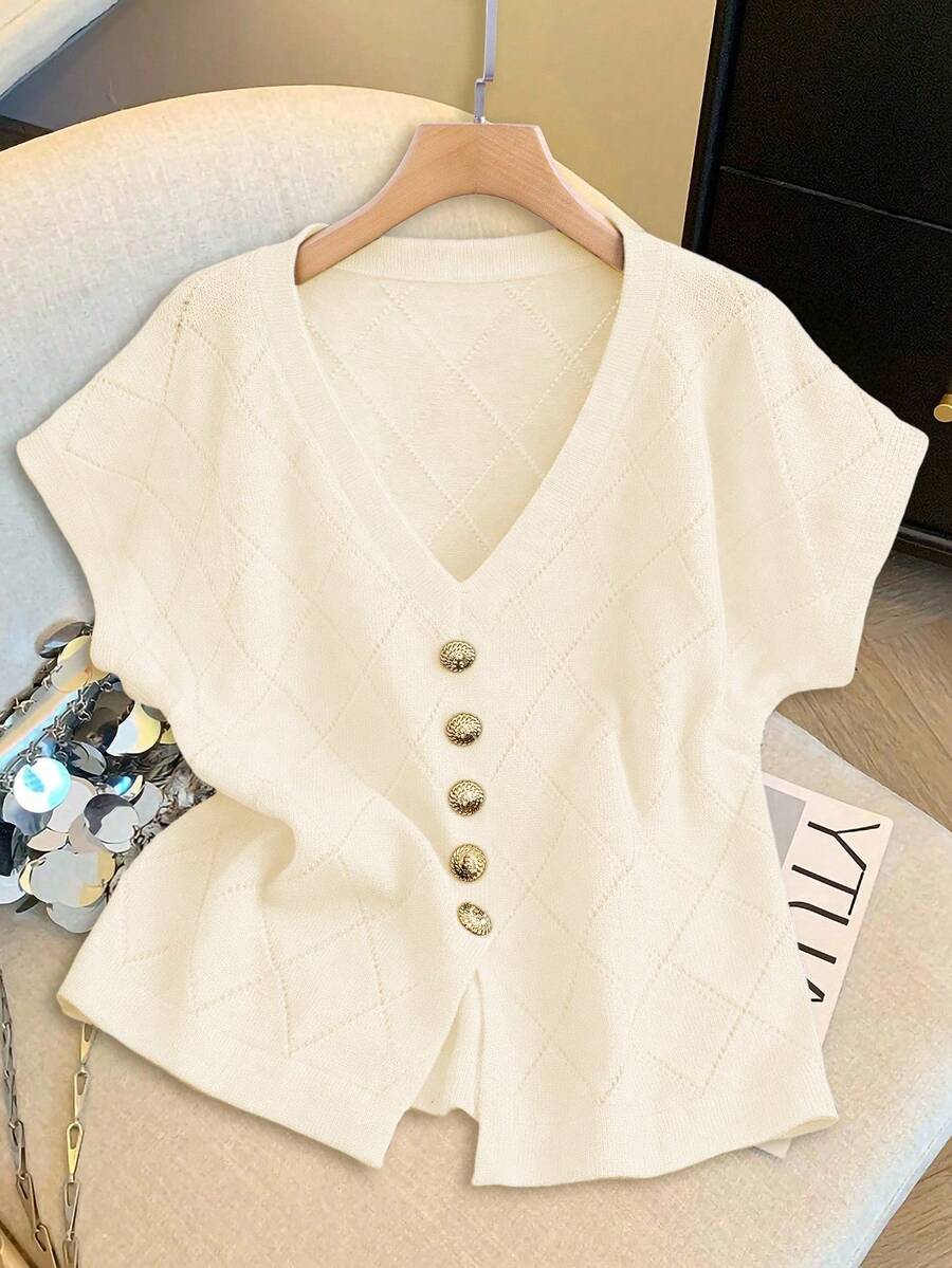 GlowEve CURVE 1 buah Sweater Rajut Wanita Ukuran Besar Motif Berlian dengan Kancing Emas - Krem - View 1