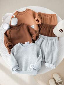 SHEIN 6件套可爱女婴休闲运动学院风圆领卫衣和长裤，饰有章节图案。超值多件套装，适合女婴、男婴穿着，也适合返校季穿着。适合生日派对、晚宴、演出、婚礼、洗礼、日常穿着、旅行、运动，以及秋冬季节。