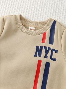 Cozy Pixies 两件套男婴字母条纹针织柔软圆领长袖套头卫衣和松紧腰运动裤套装，休闲简约学院风，时尚运动衫造型 - 彩色 - 查看 4