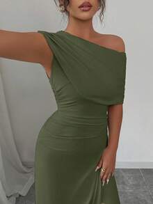 Elenzga 女士优雅时尚通勤休闲舒适迷人度假温柔淑女简约高端假日无袖斜肩收腰紧身侧开衩纯色长裙 - 軍綠色 - 查看 7