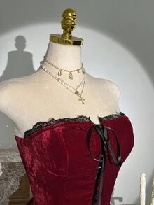 SHEIN Unity 1 chiếc váy ngắn bó sát không dây bằng vải nhung viền ren phong cách corset cổ điển, cổ chữ V sâu có dây rút, trang trí nơ, thích hợp cho tiệc Giáng sinh, tiệc năm mới - Đỏ - Xem 1