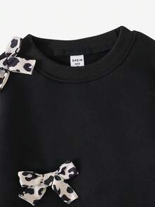 SHEIN ChillGRL 2 件女童纯色蝴蝶结运动衫和喇叭裤套装，可爱甜美的秋季户外、休闲、度假装 - 黑色 - 查看 4