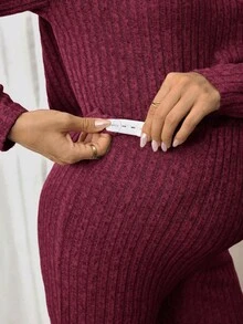 SHEIN 2件套孕妇休闲保暖罗纹长袖上衣和裤子套装，秋冬 - 酒紅色 - 查看 3