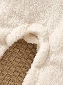 SHEIN 1件套男婴字母刺绣长袖连帽连体衣，温暖舒适的休闲连体衣，适合男婴秋、春、冬季穿着。无论上学还是居家，男婴都可以穿着这款连体衣。这款连体衣百搭耐穿，适合男婴日常生活中的各种场合。