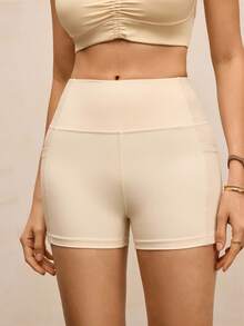 Activina 高腰纯色贴身口袋运动短裤，夏季时尚 - 奶油白 - 查看 3