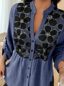 EMERY ROSE Blusa de mujer talla grande con cuello en V, mangas con volantes y decoración de lentejuelas con estampado floral - Azul - Ver 1
