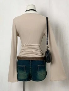 EgrlEra 女式纯色 V 领喇叭袖褶皱修身时尚 T 恤 - 米色 - 查看 2