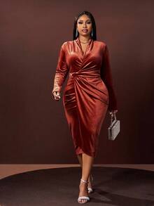 Veslaya 2025 秋冬新款大码女装连衣裙/秋冬服装/乡村音乐节服装/婚礼嘉宾/约会之夜/女士约会之夜连衣裙/优雅/盛大/派对/性感修身可可棕色天鹅绒褶皱腰V领喇叭袖短裙 - 棕色 - 查看 6