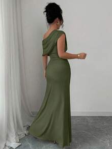 Elenzga 女士优雅时尚通勤休闲舒适迷人度假温柔淑女简约高端假日无袖斜肩收腰紧身侧开衩纯色长裙 - 軍綠色 - 查看 2
