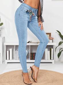 SHEIN Frenchy 漂白水洗聚龍緊身牛仔褲帶圍巾 - 淺色水洗藍 - 查看 4