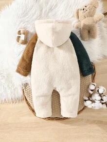 SHEIN 1件套男婴字母刺绣长袖连帽连体衣，温暖舒适的休闲连体衣，适合男婴秋、春、冬季穿着。无论上学还是居家，男婴都可以穿着这款连体衣。这款连体衣百搭耐穿，适合男婴日常生活中的各种场合。