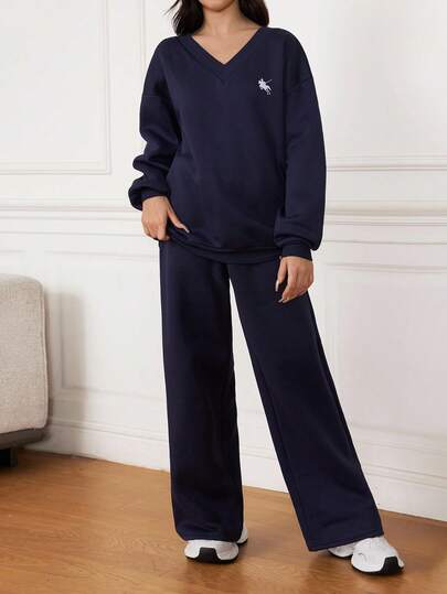 SHEIN TEENGIRL Navy V-Neck Oversized Fluffy Knit Elastic Loose Sweatshirt And Sweatpants 2 Pieces Set, Autumn/Winter With Small Logo And Horse Embroidery Hoodie And Sweatpants Set Sweatsuit For Teen Girls Teen Sweat Pants Set Teen Girls Loungewear Set Navy Blue Sweatpants