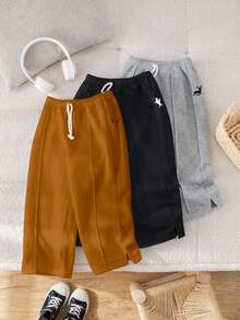 SHEIN Bộ 3 món áo nỉ và quần dài dáng rộng thoải mái, dễ thương, cổ điển màu đen trắng xám cho bé trai, mua 2 tặng 1, thích hợp cho dã ngoại, đi học, tụ họp, mùa thu/đông, tựu trường, quần nỉ ống rộng, quần dài thoải mái, quần ống rộng mềm mại. - Nhiều màu - Xem 4