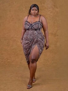 CurvyTilda Tildaharris 女士秋季连衣裙，冬季加大码性感撞色蕾丝豹纹开衩吊带裙，夏季，适合沙漏型身材 - 棕色 - 查看 1