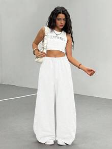 SHEIN 少女秋冬必备单品！直筒裤，采用优质卫衣面料，柔软舒适。直筒剪裁修饰腿型，时尚百搭，整个冬天都温暖舒适，是秋冬的理想之选。 - 白色 - 查看 5