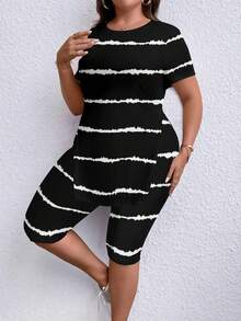 SHEIN LUNE Conjunto de ropa casual de talla grande de camiseta de cuello redondo de manga corta con bajo dividido y pantalones cortos de ciclista con efecto tie-dye a rayas, para el verano