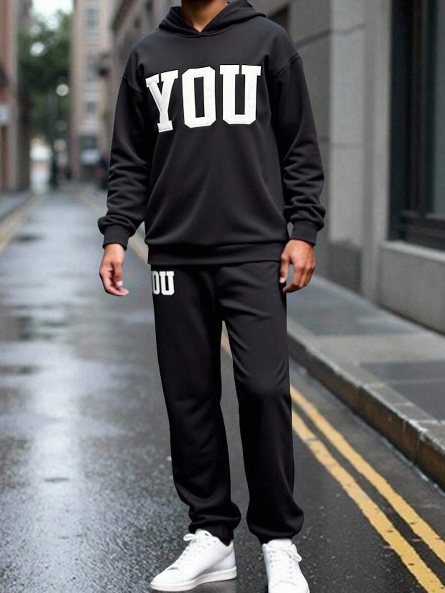 SHEIN 青少年男童休闲街头风纯色图案刺绣舒适平领卫衣和运动裤套装，适合通勤、上学、日常休闲、旅行、运动、聚会等场合。青少年男童连帽衫和运动裤两件套，青少年男童连帽衫和运动裤两件套，青少年男童连帽衫和运动裤套装，青少年连帽衫套装，男士运动服，秋冬季运动服，慢跑服。 - 深灰色 - 查看 1