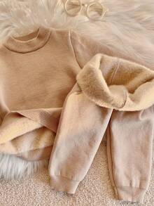 SHEIN 男婴针织加厚毛衣套装，保暖内衬卫衣和裤子套装，舒适休闲日常穿着，适合室内、室外、运动、聚会、秋冬季节度假穿着。幼儿针织两件套，秋冬季幼儿服装，婴儿针织套装，两件套针织套装，婴儿高领毛衣，秋季