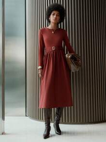 Lumivelle 女士时尚通勤针织和梭织拼接宽腰带日间扣装饰长袖修身 A 字连衣裙 - 紅木色 - 查看 5