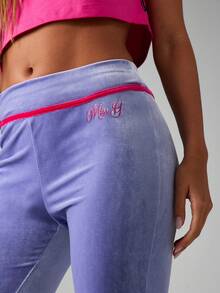 MISSGUIDED 天鹅绒喇叭裤 Y2K 复古阔腿瑜伽休闲裤 美观秋冬舒适下装 - 紫色 - 查看 4