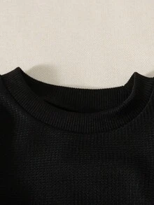 SHEIN 2 件套男婴/中性时尚浅蓝色牛仔背带裤带口袋和白色长袖 T 恤套装，适合春季、秋季、休闲穿着 - 黑色 - 查看 6