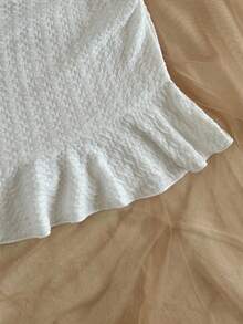 Soleia 女士度假白色针织纹理不对称胸部扭纹荷叶边下摆紧身迷你连衣裙，修身派对装