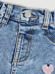 SHEIN Quần ống loe ôm sát bằng vải denim xanh dương, thêu hình trái tim màu hồng cho bé gái, thích hợp cho mùa thu, mùa đông, phong cách thường ngày và thời trang cho kỳ nghỉ, kiểu dáng thập niên 2000, quần jean denim Halloween, Giáng sinh, quần ống loe denim cho bé. - Rửa nhẹ - Xem 3